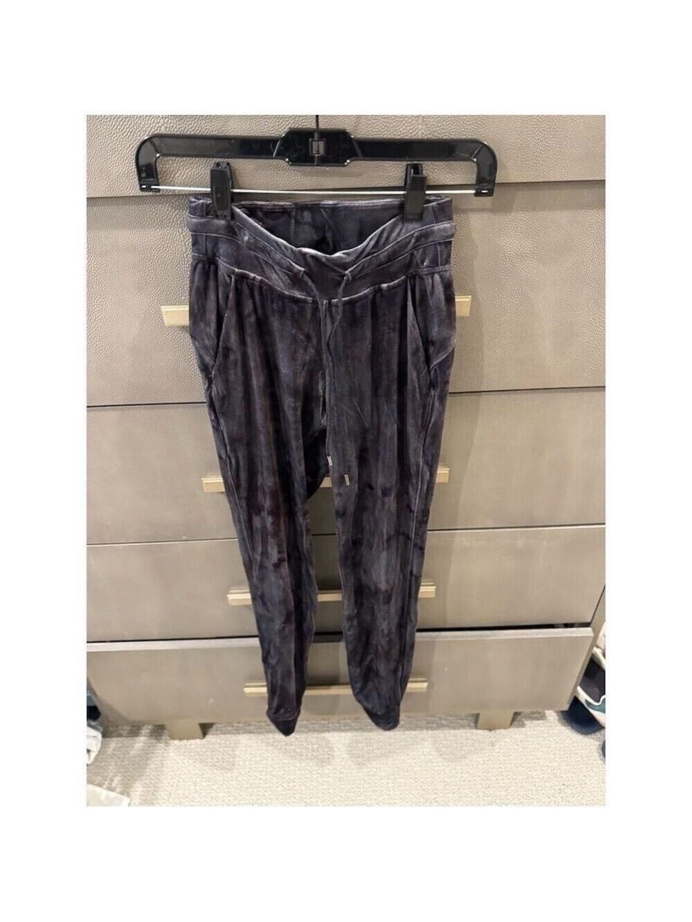 Lululemon Women's Ready to Crush Black Velour Jogger Pants Size 0 Casual - Picture 3 of 5